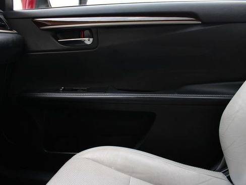 Used 2014 Lexus ES 350 w/ Luxury Package FWD image 22
