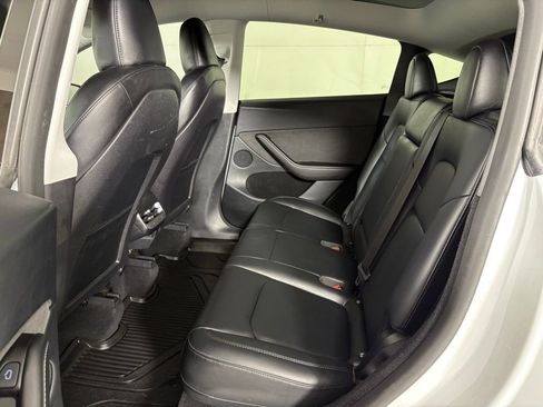 Used 2024 Tesla Model Y Long Range AWD/4WD image 32