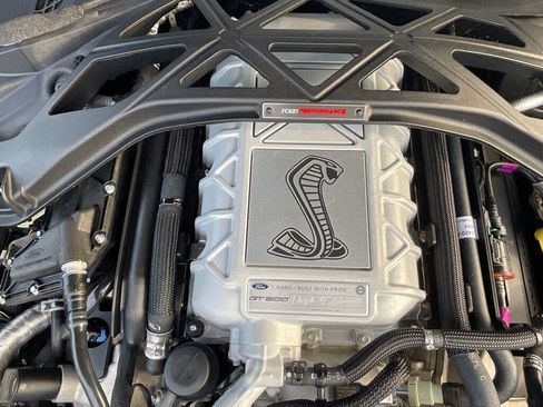 Used 2020 Ford Mustang Shelby GT500 w/ Carbon Fiber Track Pack image 9