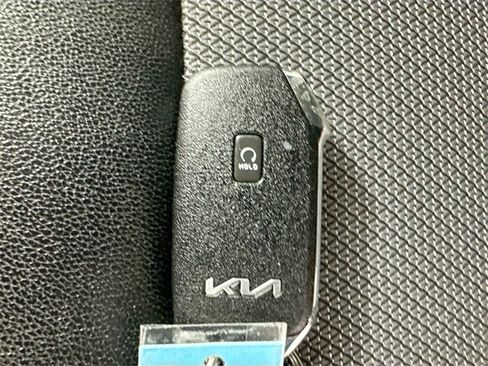 Used 2022 Kia Niro EX w/ Cold Weather Package image 17