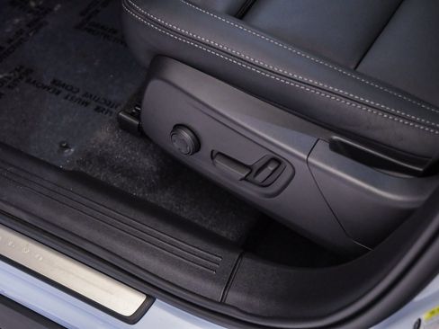 Used 2025 Volvo XC40 B5 Ultra w/ Climate Package image 22