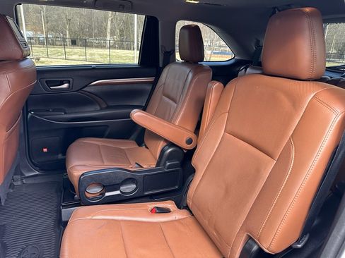 Used 2017 Toyota Highlander Limited image 27