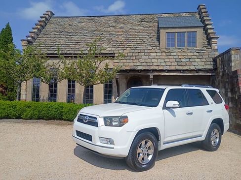 Used 2013 Toyota 4Runner SR5 image 1