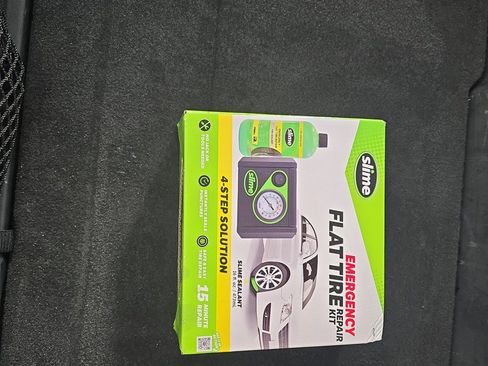 Used 2022 Rivian R1T Adventure image 32