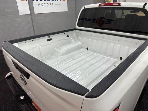 Used 2022 Nissan Frontier SV w/ Technology Package image 11