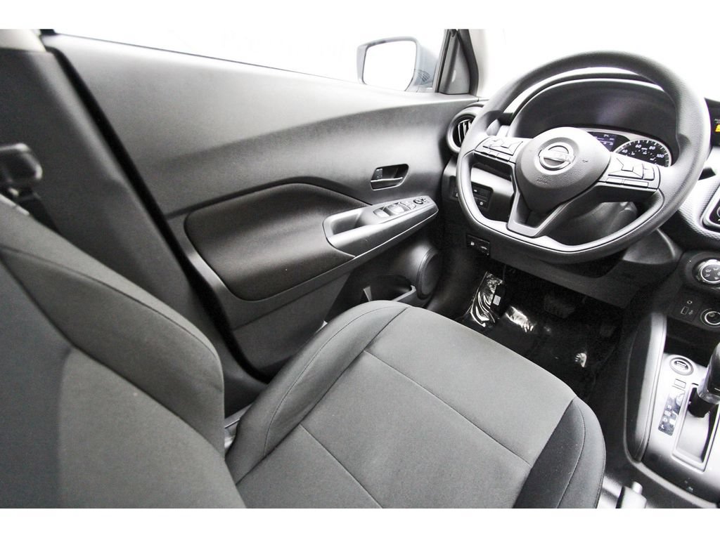 Certified 2025 Nissan Kicks Play S FWD image 6