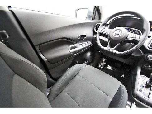 Used 2025 Nissan Kicks Play S FWD image 6