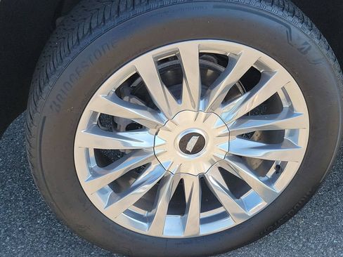 Used 2023 Cadillac Escalade Premium Luxury AWD/4WD image 36