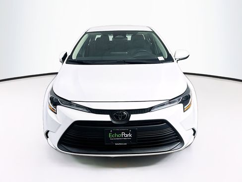 Used 2024 Toyota Corolla LE FWD image 2