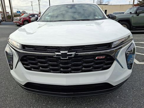 Certified 2025 Chevrolet Trax RS w/ Sunroof Package image 2