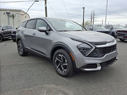 New 2025 Kia Sportage LX image 2