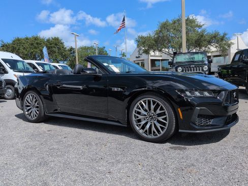 Used 2025 Ford Mustang GT Premium RWD image 2