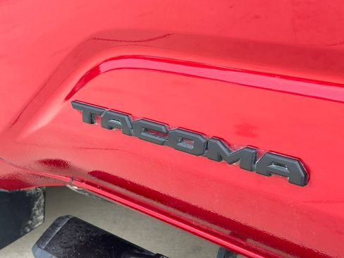 Certified 2024 Toyota Tacoma SR5 AWD/4WD image 15