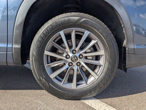 Used 2018 Toyota Highlander XLE image 20