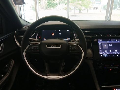 Used 2024 Jeep Grand Cherokee L Laredo w/ Luxury Tech Group I AWD/4WD image 16