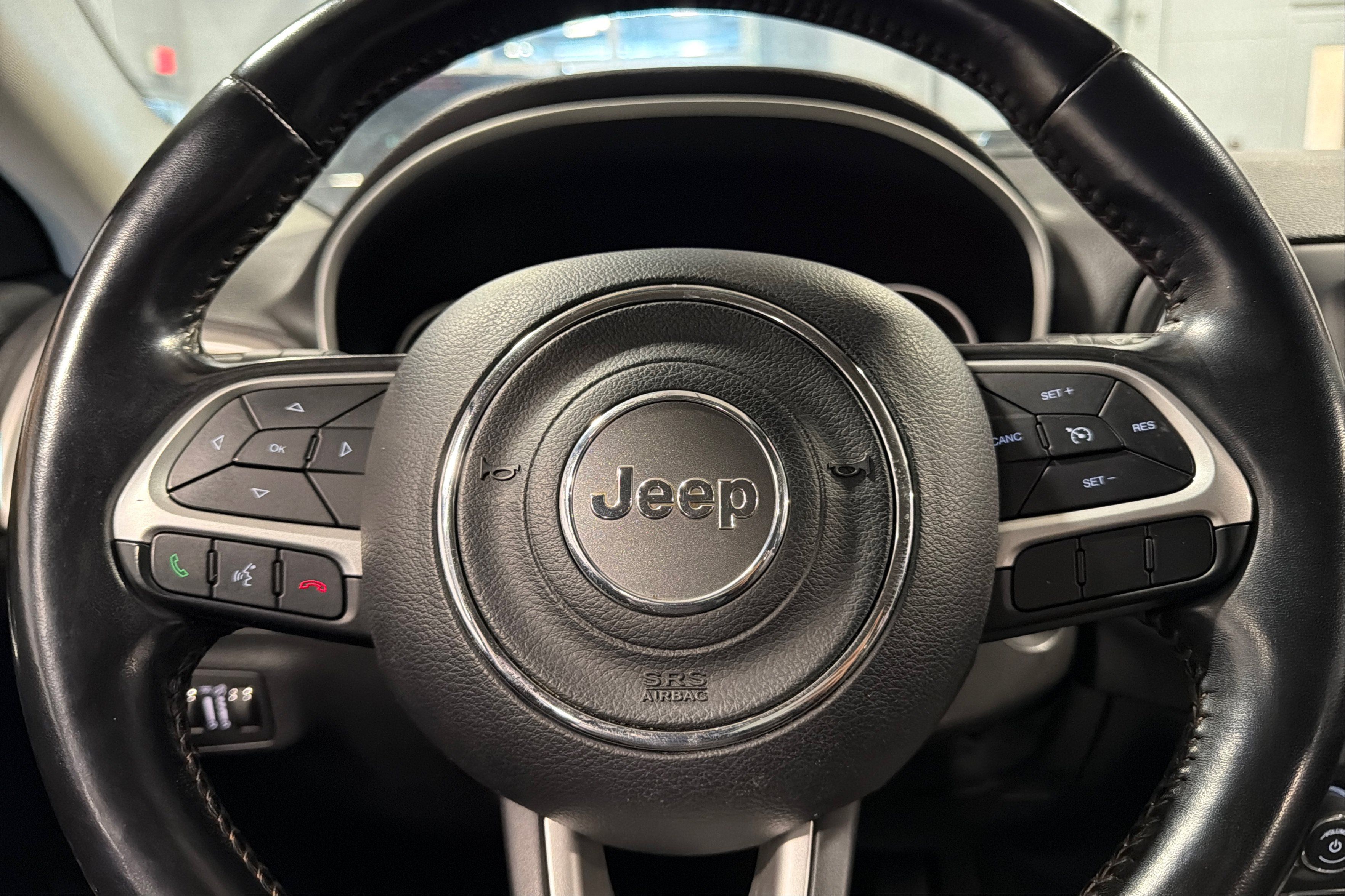 Used 2020 Jeep Compass Latitude AWD/4WD image 22