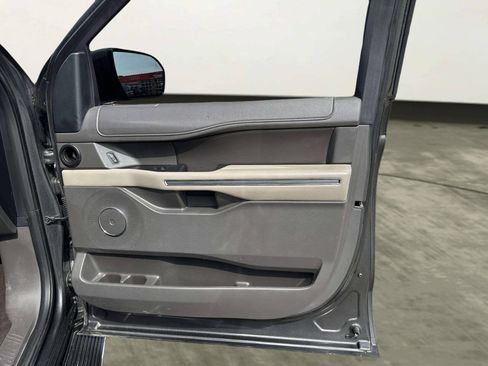 Used 2019 Ford Expedition Max XLT w/ Equipment Group 202A AWD/4WD image 27