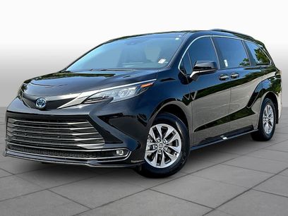 Used 2025 Toyota Sienna XLE