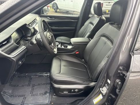 New 2025 Jeep Grand Cherokee Limited w/ Black Appearance Package image 14