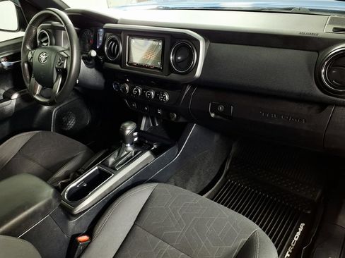 Used 2017 Toyota Tacoma SR AWD/4WD image 13