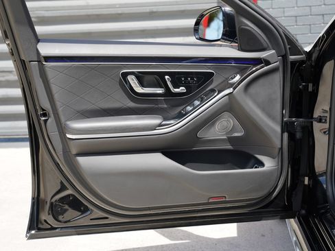 Used 2024 Mercedes-Benz S 580 4MATIC Sedan w/ AMG Line image 15