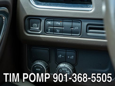 Used 2022 Chevrolet Suburban LT w/ Luxury Package RWD image 26