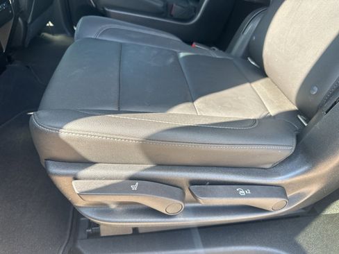 Used 2021 Chevrolet Suburban LT image 28