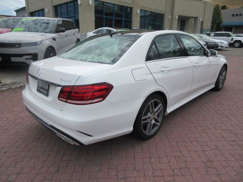 Used 2014 Mercedes-Benz E 550 4MATIC Sedan image 4