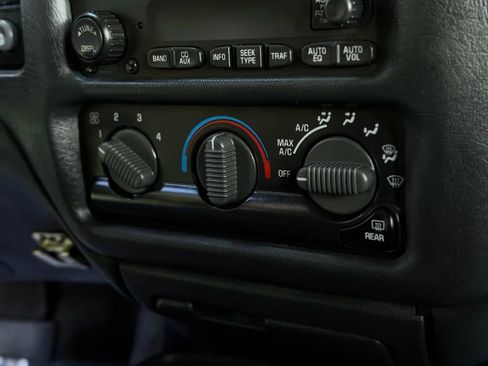 Used 2004 Chevrolet Blazer LS w/ Preferred Equipment Group image 18