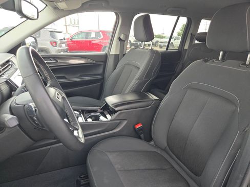 Used 2023 Jeep Grand Cherokee Laredo w/ Luxury Tech Group I image 10