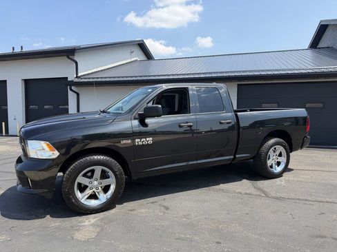 Used 2018 RAM 1500 Express w/ Express Value Package AWD/4WD image 2