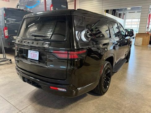 Used 2023 Jeep Wagoneer L Series II AWD/4WD image 22