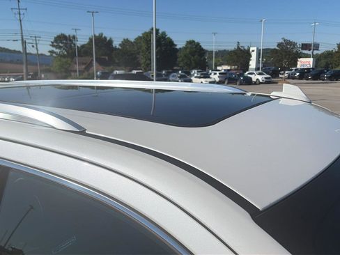 Used 2024 GMC Yukon Denali Ultimate AWD/4WD image 9