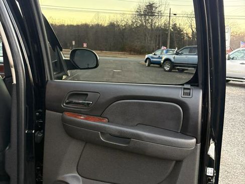 Used 2010 Chevrolet Suburban LTZ image 19