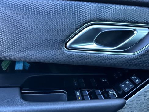 Used 2019 Land Rover Range Rover Velar R-Dynamic SE image 10