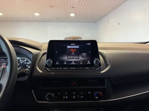 Used 2023 Nissan Rogue S image 32