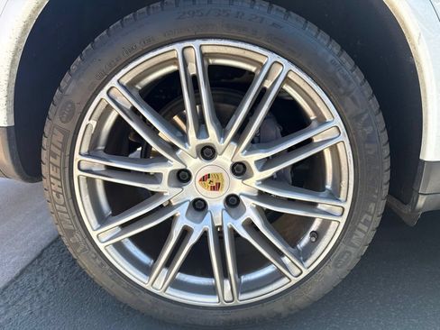 Used 2017 Porsche Cayenne Platinum Edition AWD/4WD image 10