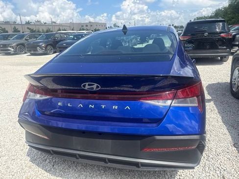 Used 2025 Hyundai Elantra Sport FWD image 7