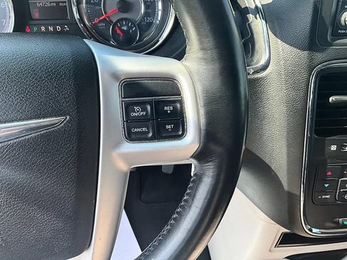 Used 2016 Chrysler Town & Country Touring w/ Driver Convenience Group FWD image 36