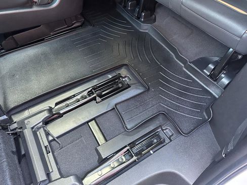 Used 2023 GMC Yukon XL AT4 image 24