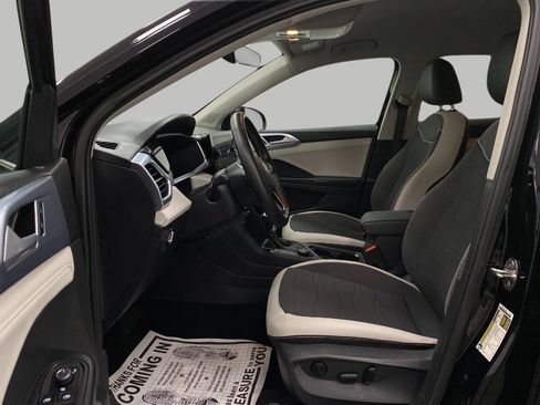 Used 2025 Volkswagen Taos SE AWD/4WD image 27