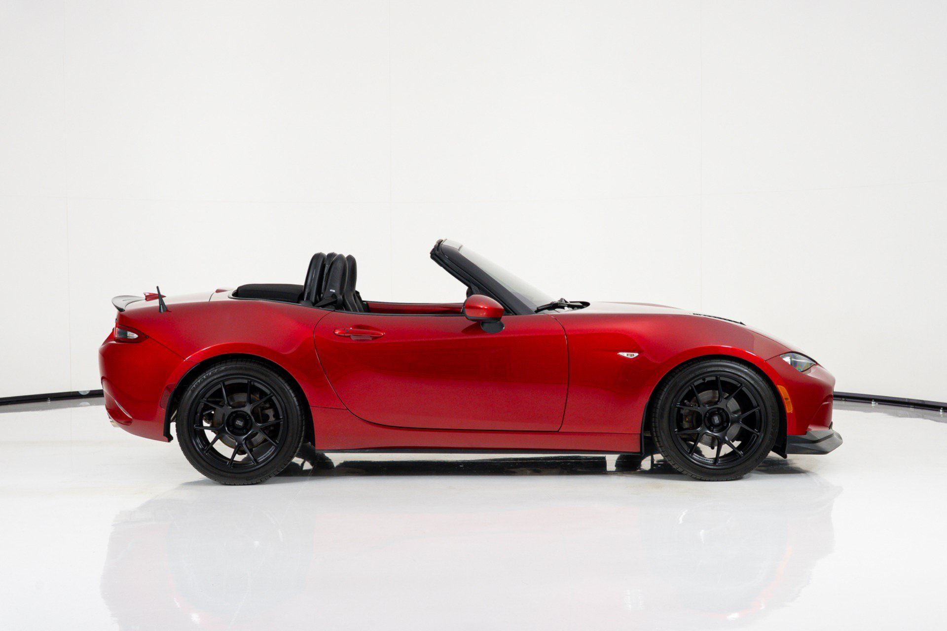 Used 2016 MAZDA MX-5 Miata Grand Touring RWD image 2