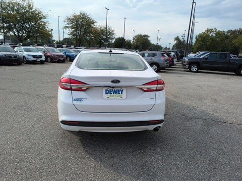 Used 2018 Ford Fusion SE image 4