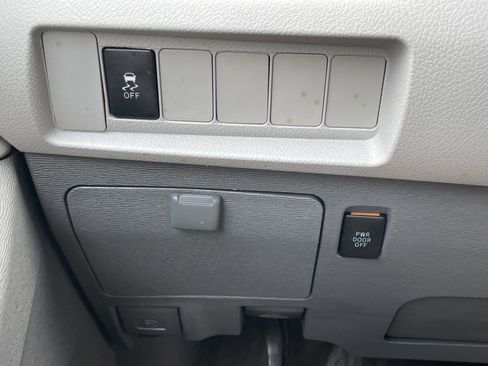 Used 2015 Toyota Sienna LE image 14