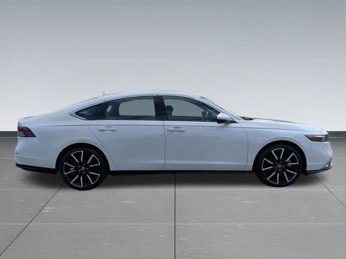 Used 2024 Honda Accord Touring image 6