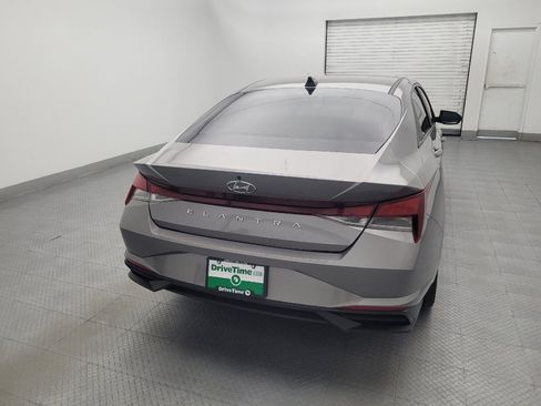 Used 2022 Hyundai Elantra SEL w/ Preferred Accessory Package FWD image 7