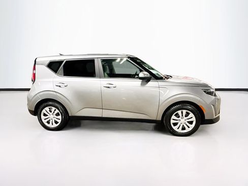 Used 2023 Kia Soul LX FWD image 8