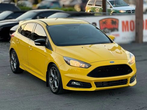 Used 2017 Ford Focus ST image 2