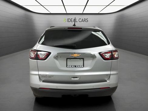 Used 2017 Chevrolet Traverse LT w/ Style and Technology Package FWD image 6