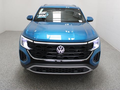 Used 2024 Volkswagen Atlas Cross Sport SE FWD image 3